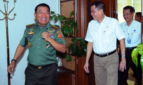 Panglima TNI Jenderal Moeldoko dan Menhub Ignasius Jonan.