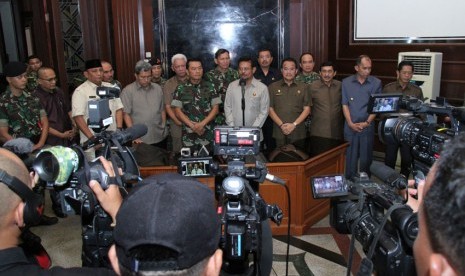 Panglima TNI Jenderal Moeldoko dan Pengurus Asosiasi Pemerintah Provinsi Seluruh Indonesia? di Jakarta, Senin (21/7).