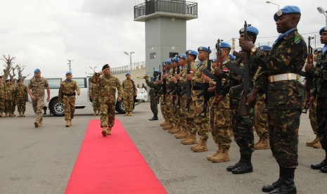 Panglima TNI Jenderal Moeldoko melakukan inspeksi prajurit di Lebanon.