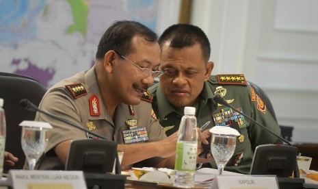 Panglima TNI Jenderal TNI Gatot Nurmantyo bersama Kapolri Jenderal Pol.Badrodin Haiti 