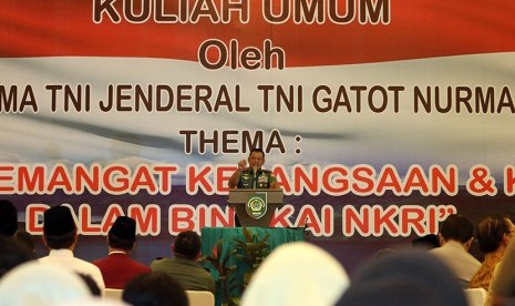 Panglima TNI Jenderal TNI Gatot Nurmantyo, menyampaikan kuliah umum, di Medan, Sumatera Utara, Sabtu (19/11).