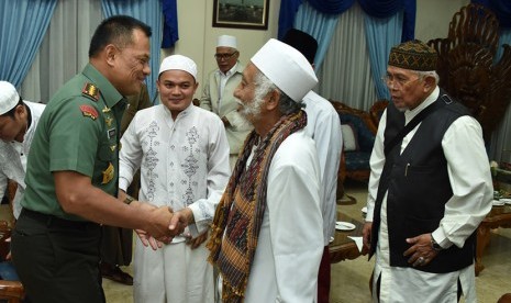 TNI Commander Gen. TNI Gatot Nurmantyo hold a dialogue with several ulama from various regions in Indonesia. They met at Halim Perdanakusuma Air Base, East Jakarta.