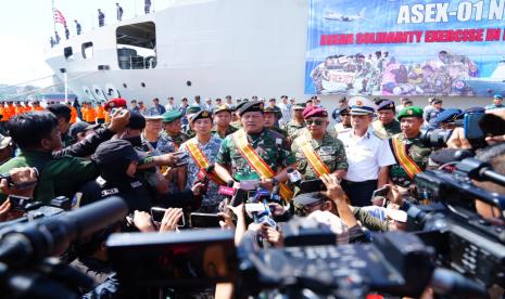 Panglima TNI Laksamana Yudo Margono di Dermaga Batu Ampar, Kota Batam, Provinsi Kepulauan Riau, Selasa (19/9/2023).