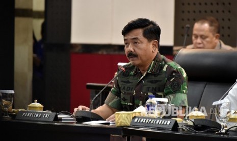  Panglima TNI Marsekal  Hadi Tjahjanto melakukan video conference dengan jajaran Polda dan Kodam di 34 Provinsi, bertempat di Mabes Polri, Jl. Trunojoyo, Kebayoran Baru, Jakarta Selatan, Rabu (27/6).