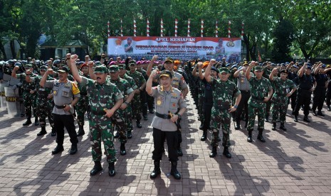 Panglima TNI Marsekal TNI Hadi Tjahjanto (keempat kiri) 