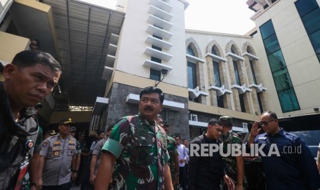 Panglima TNI Marsekal TNI Hadi Tjahjanto (ketiga kiri).