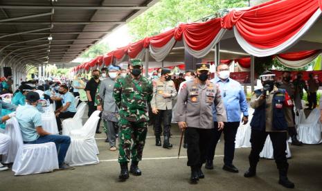 Kapolri Ingin Vaksinasi Buruh di Boyolali Dipercepat (ilustrasi).