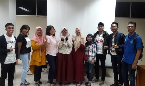 Panitia Festival Piaman Laweh berfoto bersama seusai melaksanakan rapat di Jakarta pekan lalu.