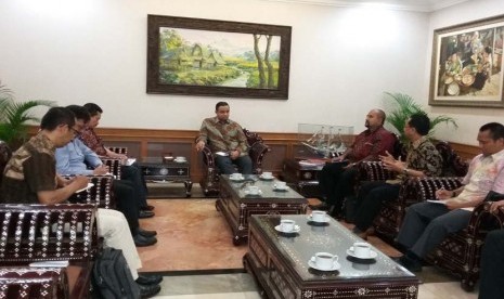 Panitia Islamic Book Fair (IBF) 2016 dan Ketua Ikapi DKI Jakarta diterima Mendikbud Anies Rasyid Baswedan di Kantor Kemendikbud Jakarta, Kamis (21/1).