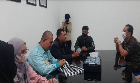 Panitia Muhammadiyah Jogja Expo 2022 yang dipimpin oleh Steering Committee, Akhir Lusono (tengah), berkunjung ke Kantor Republika Perwakilan DIY-Jateng, Kamis (22/9). Kegiatan yang akan menampilkan potensi-potensi kreatif Pimpinan Cabang dan Pimpinan Ranting Muhammadiyah ini akan berlangsung 6-9 Oktober 2022.