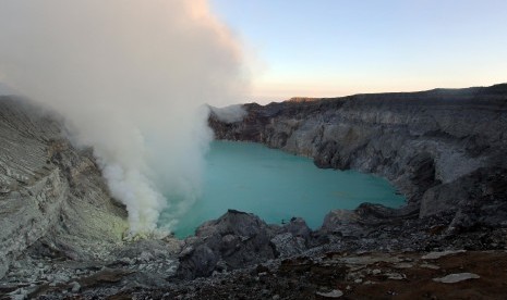 Panorama kawah Ijen di Banyuwangi, Jawa Timur.