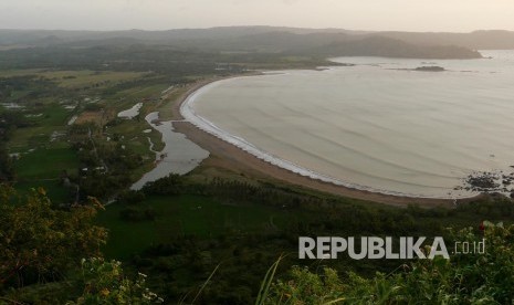 Panorama Puncak Darma di kawasan Geopark Ciletuh, Kabupaten Sukabumi, Jumat (4/8). 