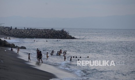 Pantai Ampenan, Lombok