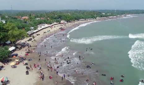 Pantai Anyer saat libur lebaran