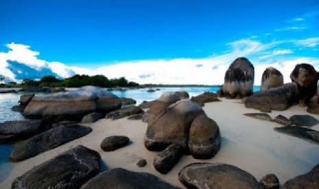 Pantai Batu Berlayar di Aceh Selatan.