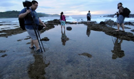 Pantai Karang Beureum, Sawarna, Banten