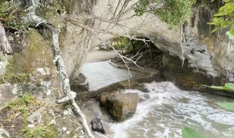 Pantai Karang Bolong, Anyer