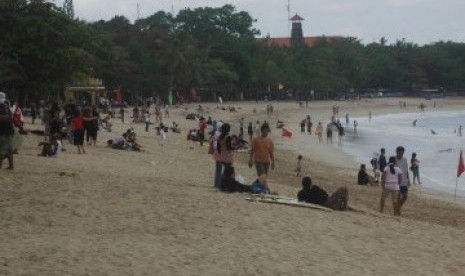 Pantai Kuta yang menjadi tujuan utama turis ke Bali