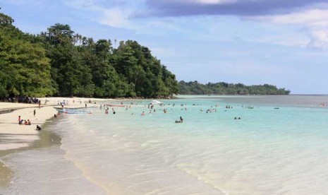 Pantai Natsepa di Ambon.