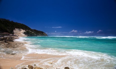 Pantai Pandawa sekarang lebih mudah digapai setelah jalan baru dibangun menuju sana.