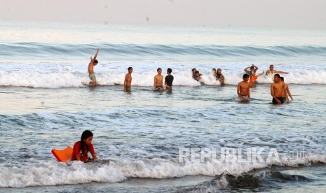 Wisata alam Pantai Pangandaran. (Republika/Edi Yusuf)  