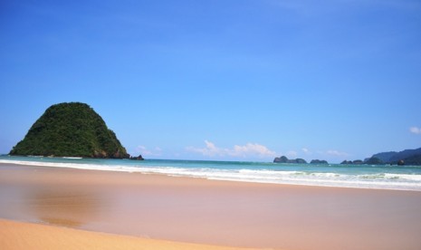 Pantai Pulau Merah Banyuwangi