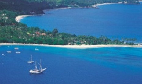 Pantai Senggigi, Lombok, salah satu andalan pariwisata NTB.