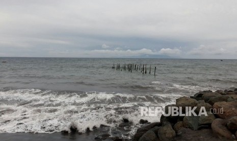 Pantai Wisata Kota Tua Ampenan menjadi destinasi wisata andalan yang ada di Kota Mataram, NTB. Letaknya yang tak jauh dari pusat kota, membuat Pantai Ampenan tidak pernah sepi dari pengunjung.