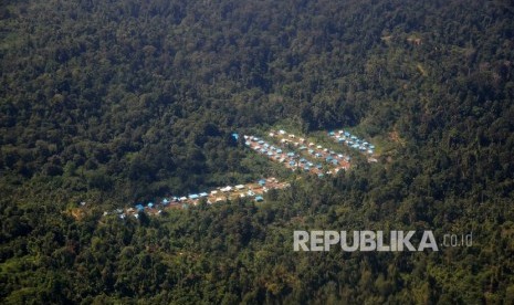 Pantauan udara menggunakan Pesawat Pengintai TNI AU Boeing 737-200 di Kepulauan Mentawai, Sumatera Barat, Kamis (3/3).