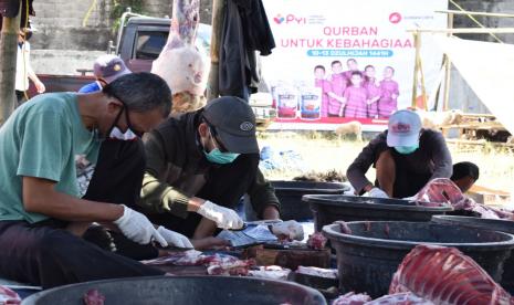 Panti Yatim Indonesia Gelar Kurban untuk Kebahagiaan