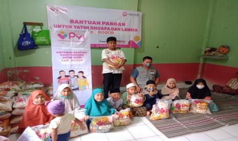 Panti Yatim Indonesia (PYI) Bantu Harapan Bagi Dhuafa (Bahagia) dengan menyalurkan bantuan pangan kepada para Lansia dhuafa di dua wilayah. Sebanyak 115 paket sembako disalurkan di wilayah Kecamatan Ciseeng Bogor dan Kecamatan Ciater Subang, Sabtu (12/6).