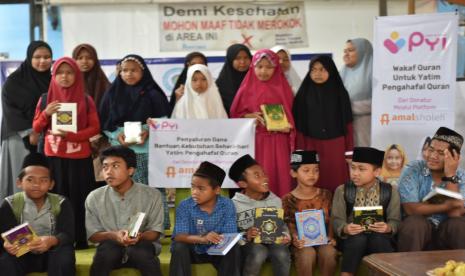 Panti Yatim Indonesia (PYI) mendistribusikan dana infaq dan sedekah yang dihasilkan dari penggalangan Amalsholeh.com di dua wilayah.  Yaitu, Kecamatan Cikancung dan Kecamatan Ciparay Kabupaten Bandung, Kamis (14/1). Pendistribusian tersebut merupakan realisasi penggalangan dana untuk yatim dan dhuafa di Platform Amalsholeh.com.