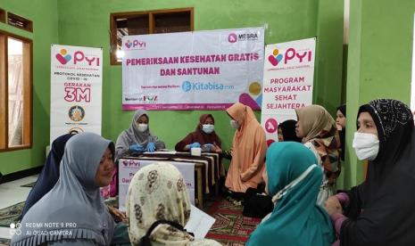  Panti Yatim Indonesia (PYI) menyalurkan bantuan berupa perlengkapan ibadah, sekolah, serta pemeriksaan kesehatan gratis untuk guru ngaji. Bantuan tersebut diberikan kepada anak yatim, Guru ngaji dan Dai, Kampung Babakan Ciparay, Kabupaten Bandung, Senin (12/4).