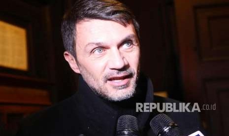 Direktur Olahraga AC Milan, Paolo Maldini. Pekan ini, Maldini menyempatkan sedikit waktunya dengan menikmati konser Rolling Stones di Kota Milan, Italia. 