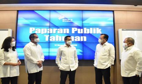 Paparan Publik Akhir Tahun 2020 PT Bakrie & Brothers Tbk: (Dari kiri ke kanan) Direktur/Chief Legal Officer RA Sri Dharmayanti, Wakil Direktur Utama/Co-CEO A Ardiansyah Bakrie, Direktur Utama/CEO Anindya Novyan Bakrie, Direktur/Chief Business Officer A Amri Aswono Putro, dan Direktur/Chief Risk Officer Dody Taufiq Wijaya.