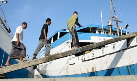 Para ABK di Pelabuhan Sunda Kelapa yang akan melaksanakan shalat Idul Fitri 1440 H.