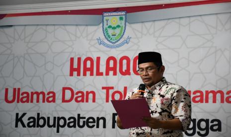 Para alim ulama dan pimpinan Pondok Pesantren di Kabupaten Purbalingga mengadakan Halaqoh/perkumpulan di Aula Pondok Pesantren Darussalam, Desa Cipawon, Kecamatan Bukateja, Selasa (27/12/22). 