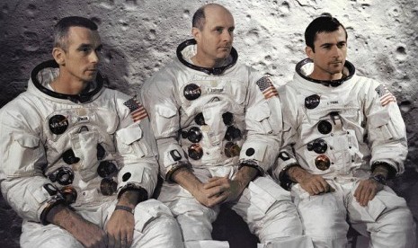 Para astronaut Apollo X, dari kiri ke kanan: Thomas Stafford, John Young dan Eugene Cernan.