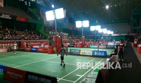 Para atlet muda Sulawesi mengikuti Audisi Umum Beasiswa Djarum 2018 di GOR Arie Lasut, Kota Manado, Sabtu (5/5). Manado jadi kota ketiga dalam rangkaian pencarian bibit bakat PB Djarum di tahun ini.