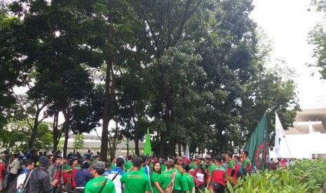 Para buruh atau pekerja di Indonesia memperingati Hari Buruh Internasional (May Day) di Tennis Indoor Senayan, Rabu (1/5).