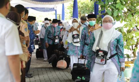 Ilustrasi calon jamaah haji asal Kabupaten Sleman yang bersiap berangkat ke Tanah Suci. Sebanyak 1.178 Calon Jamaah Haji Sleman Mulai Lakukan Ta'aruf