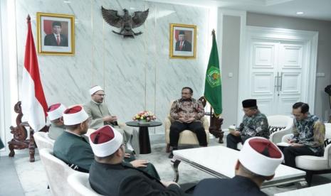 Para dai dari Majelis Hukama Muslimin (MHM) saat bertemu dengan Menteri Agama RI Yaqut Cholil Qoumas di Jakarta.