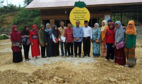 Para guru MA Bahrul Ulum, Pulau Tello, Nias Selatan.