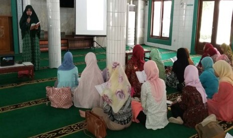 Para guru Sekolah Bosowa Bina Insani (SBBI) Bogor mengikuti pelatihan Metode Tilawati, Jumat (31/7)