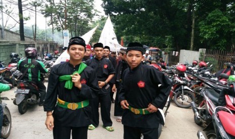 Para Jawara Betawi dari Brigade 411 ikut menurunkan Jawara Betawi di sidang kasus penistaan agama ke 12 di depan Kementerian Pertanian, Selasa (28/2).