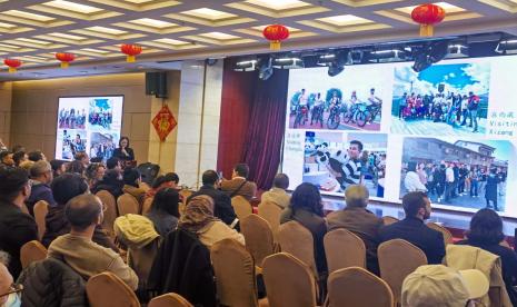 Para jurnalis dari berbagai negara yang menjadi peserta China International Press Center 2024 Program mengikuti orientasi dan pengarahan dari perwakilan Cina International Press Communication Center di Jianguomenwai Diplomatic Residence di Beijing.