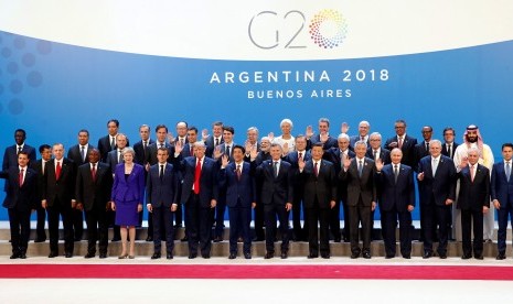 Para Kepala Negara atau yang mewakili peserta KTT G20, berfoto bersama pada pembukaan KTT G20, di Buenos Aires, Argentina, Jumat (30/11/2018).