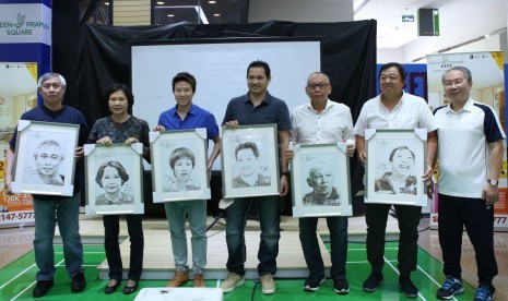 Para legenda bulu tangkis menghadiri acara Meet The Legend di Green Pramuka City dalam rangka menyambut Asian Games 2018, Ahad (25/2).