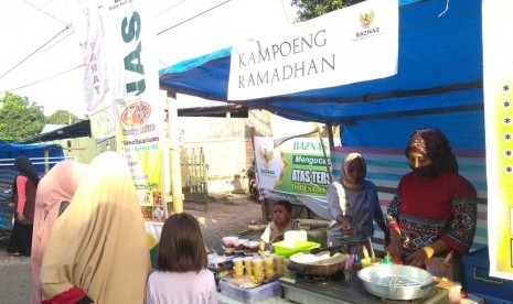 Para mustahik Badan Amil Zakat Nasional (BAZNAS) menggelar acara Kampung Ramadhan untuk untuk memeriahkan ibadah di bulan suci 1440 Hijriah. 