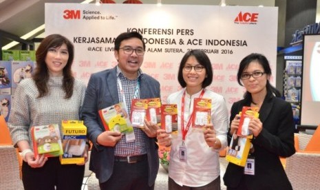 Para narasumber dari 3M dan Acehardware saat peluncuran kerjasama keduanya di Acehardware Living World, Alam Sutera.